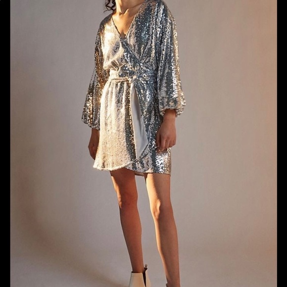 Anthropologie Dresses & Skirts - Anthropologie Lisbette sequence wrap around dress